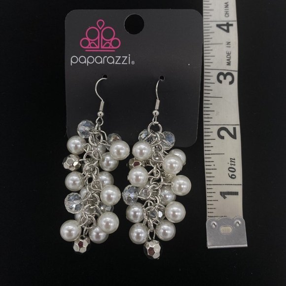 Paparazzi Fashion Jewelry Pursuing Perfection White Hook Earrings - Picture 2 of 3
